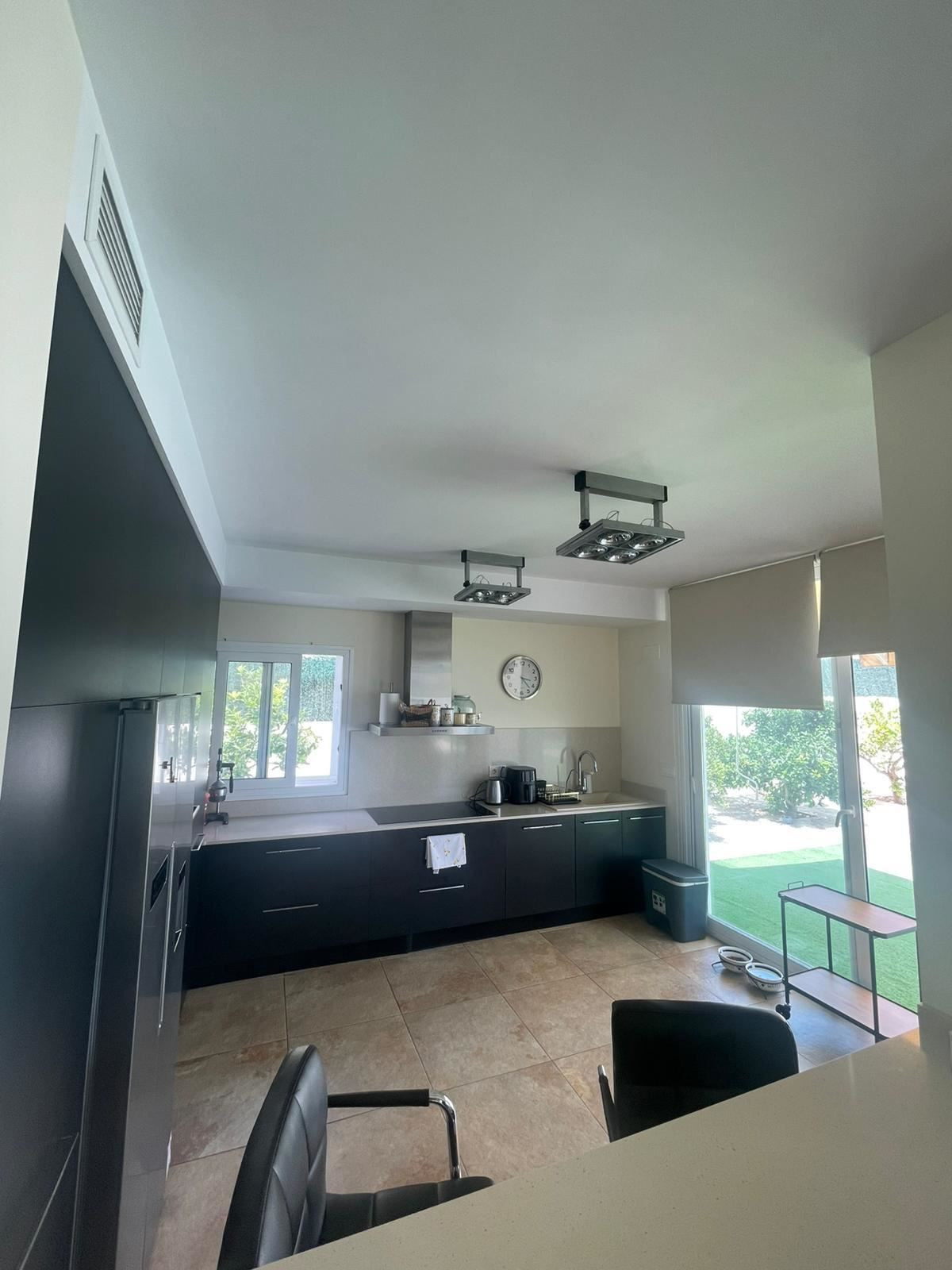 Se vende Villa - Chalet de 5 dormitorios en Costa Blanca, Alicante, España