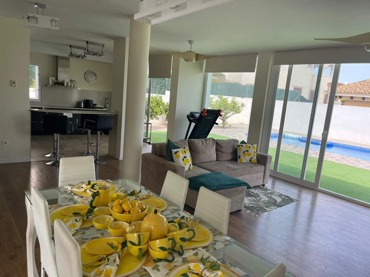 Se vende Villa - Chalet de 5 dormitorios en Costa Blanca, Alicante, España