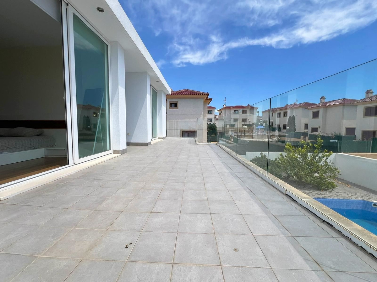 Se vende Villa - Chalet de 5 dormitorios en Costa Blanca, Alicante, España
