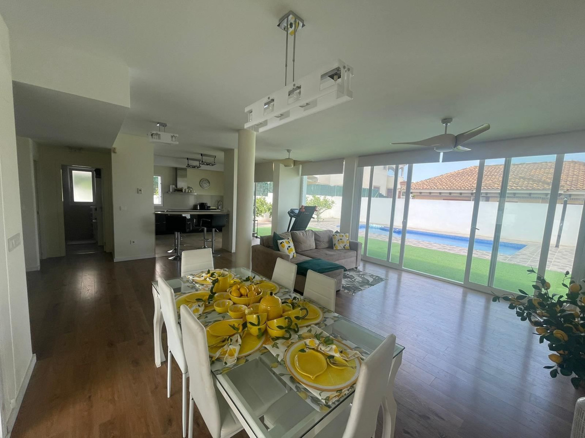 Se vende Villa - Chalet de 5 dormitorios en Costa Blanca, Alicante, España