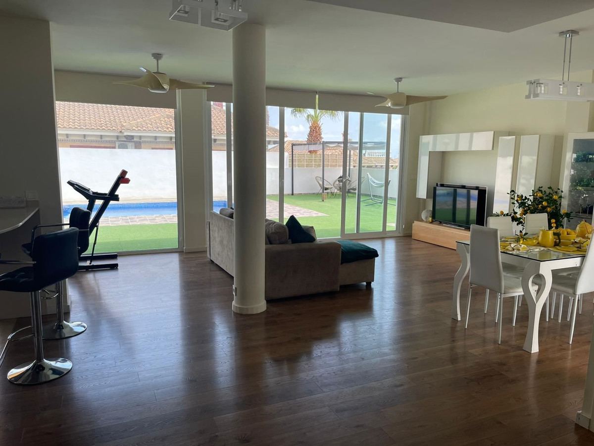 Se vende Villa - Chalet de 5 dormitorios en Costa Blanca, Alicante, España