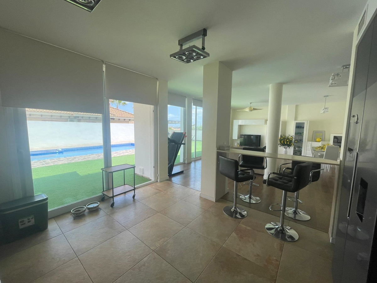 Se vende Villa - Chalet de 5 dormitorios en Costa Blanca, Alicante, España