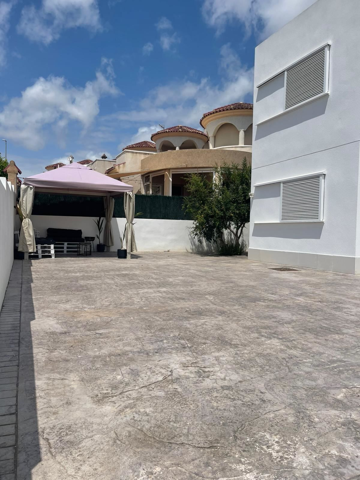Se vende Villa - Chalet de 5 dormitorios en Costa Blanca, Alicante, España