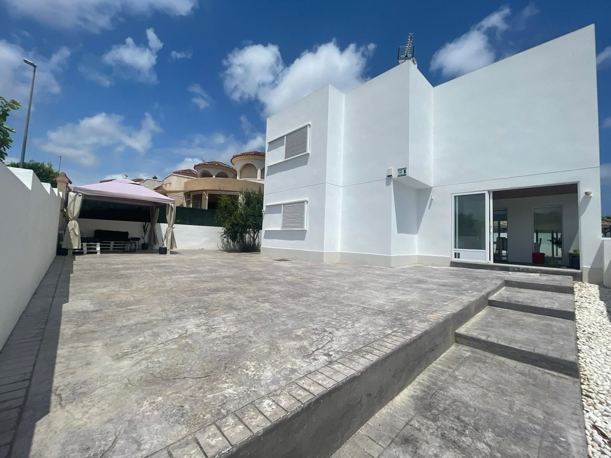 Se vende Villa - Chalet de 5 dormitorios en Costa Blanca, Alicante, España