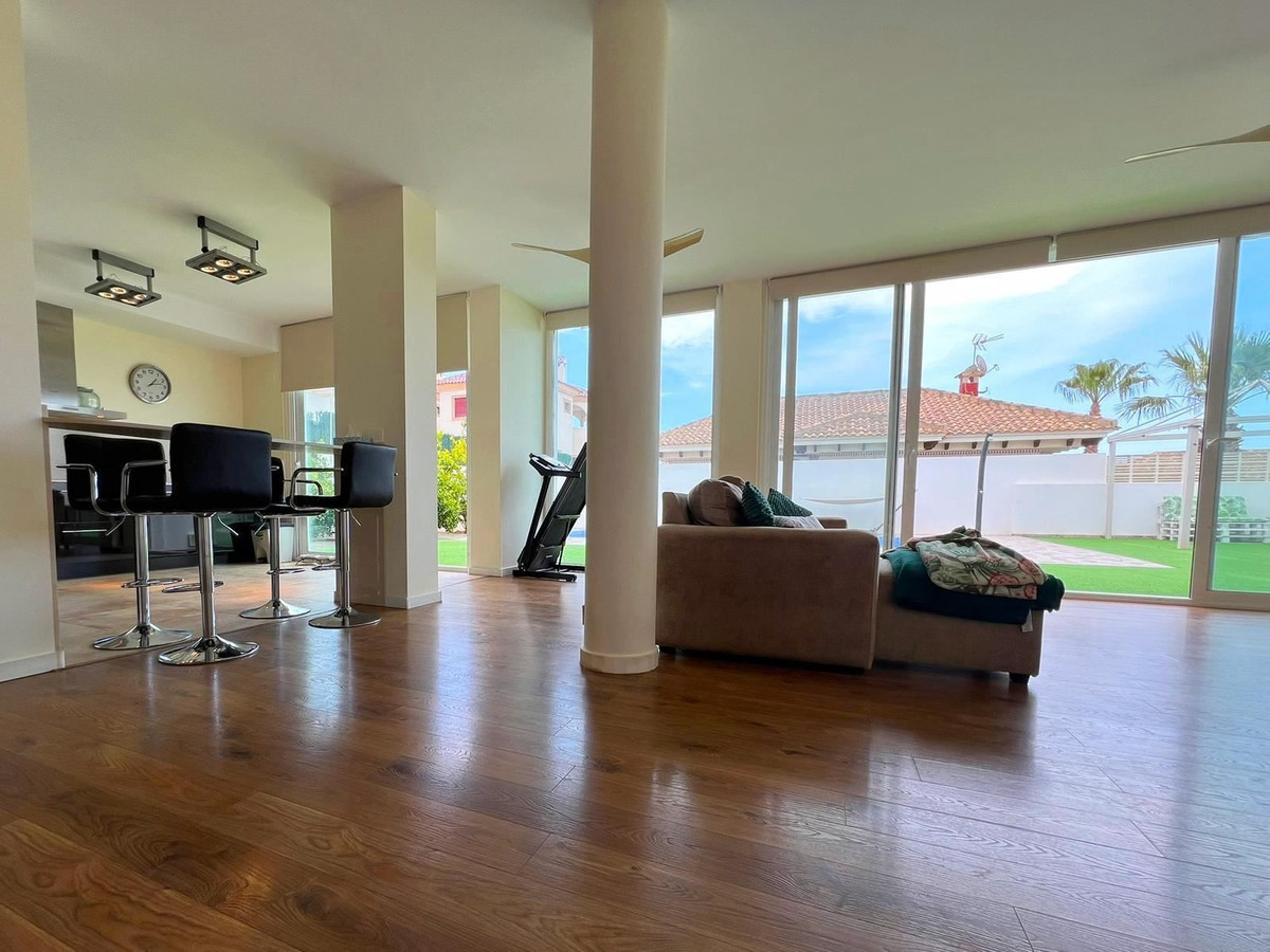 Se vende Villa - Chalet de 5 dormitorios en Costa Blanca, Alicante, España