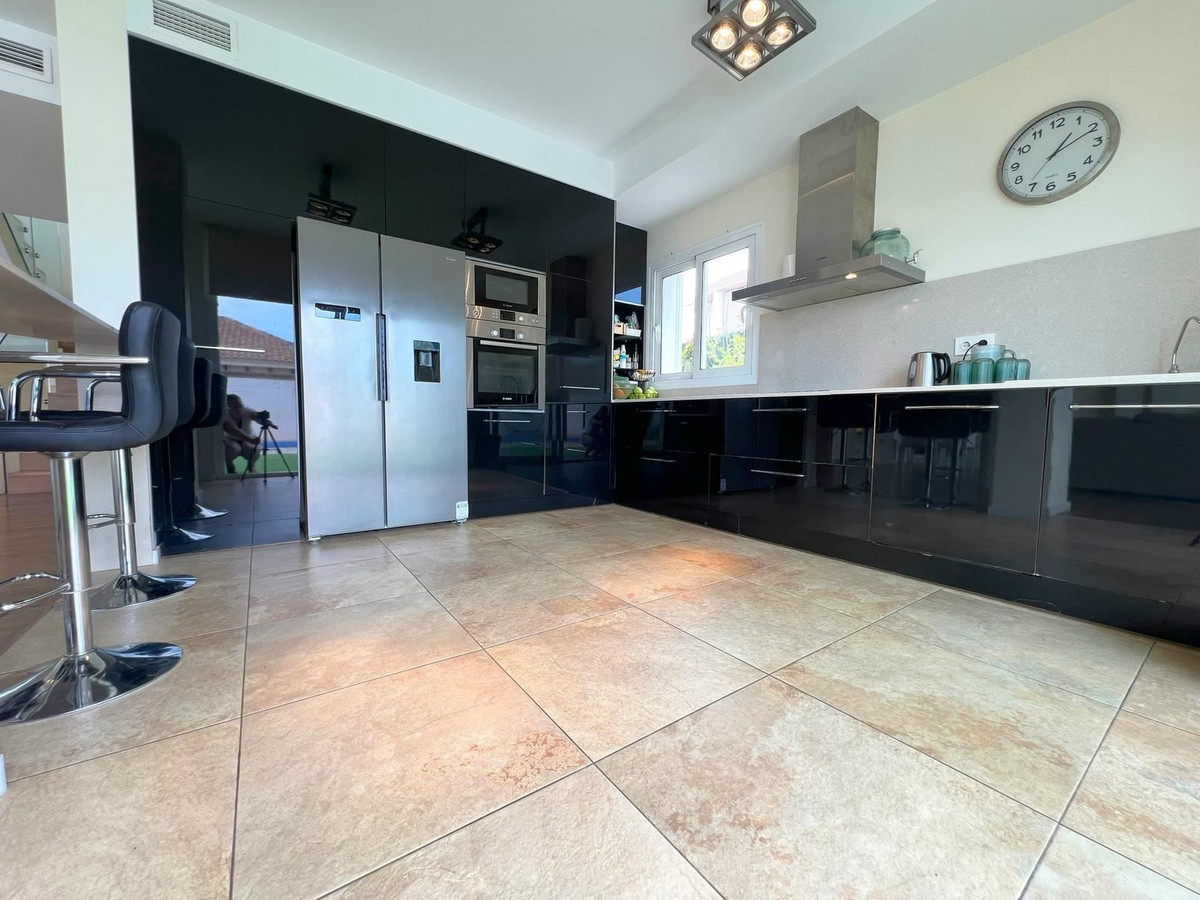 Se vende Villa - Chalet de 5 dormitorios en Costa Blanca, Alicante, España