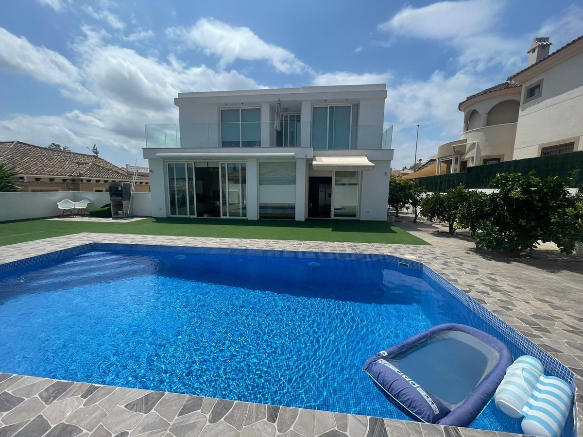 Se vende Villa - Chalet de 5 dormitorios en Costa Blanca, Alicante, España