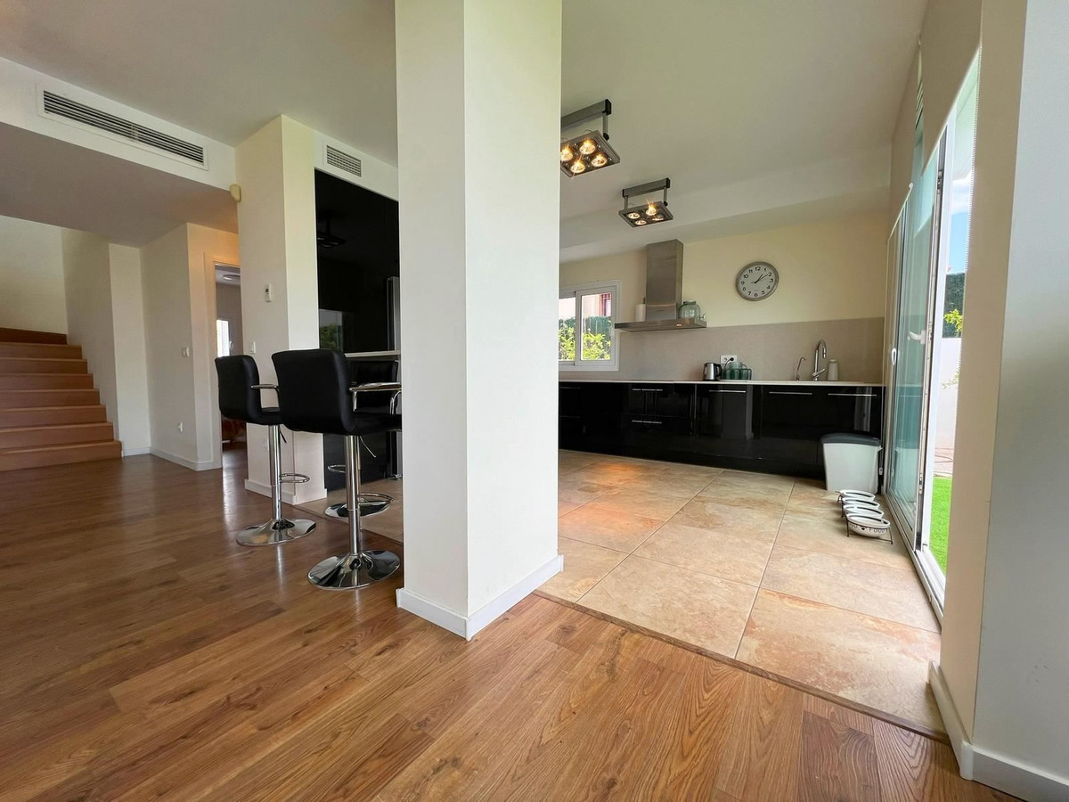 Se vende Villa - Chalet de 5 dormitorios en Costa Blanca, Alicante, España