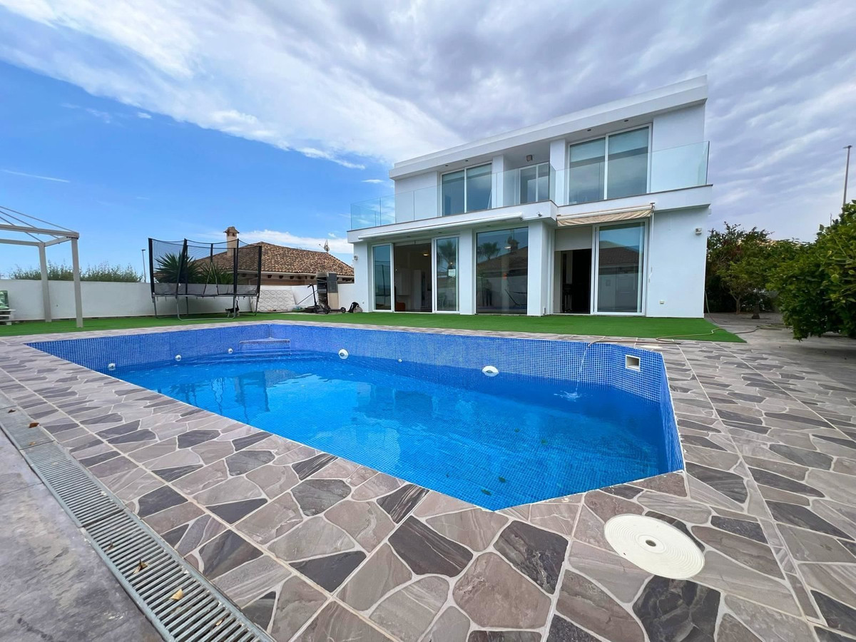 Se vende Villa - Chalet de 5 dormitorios en Costa Blanca, Alicante, España