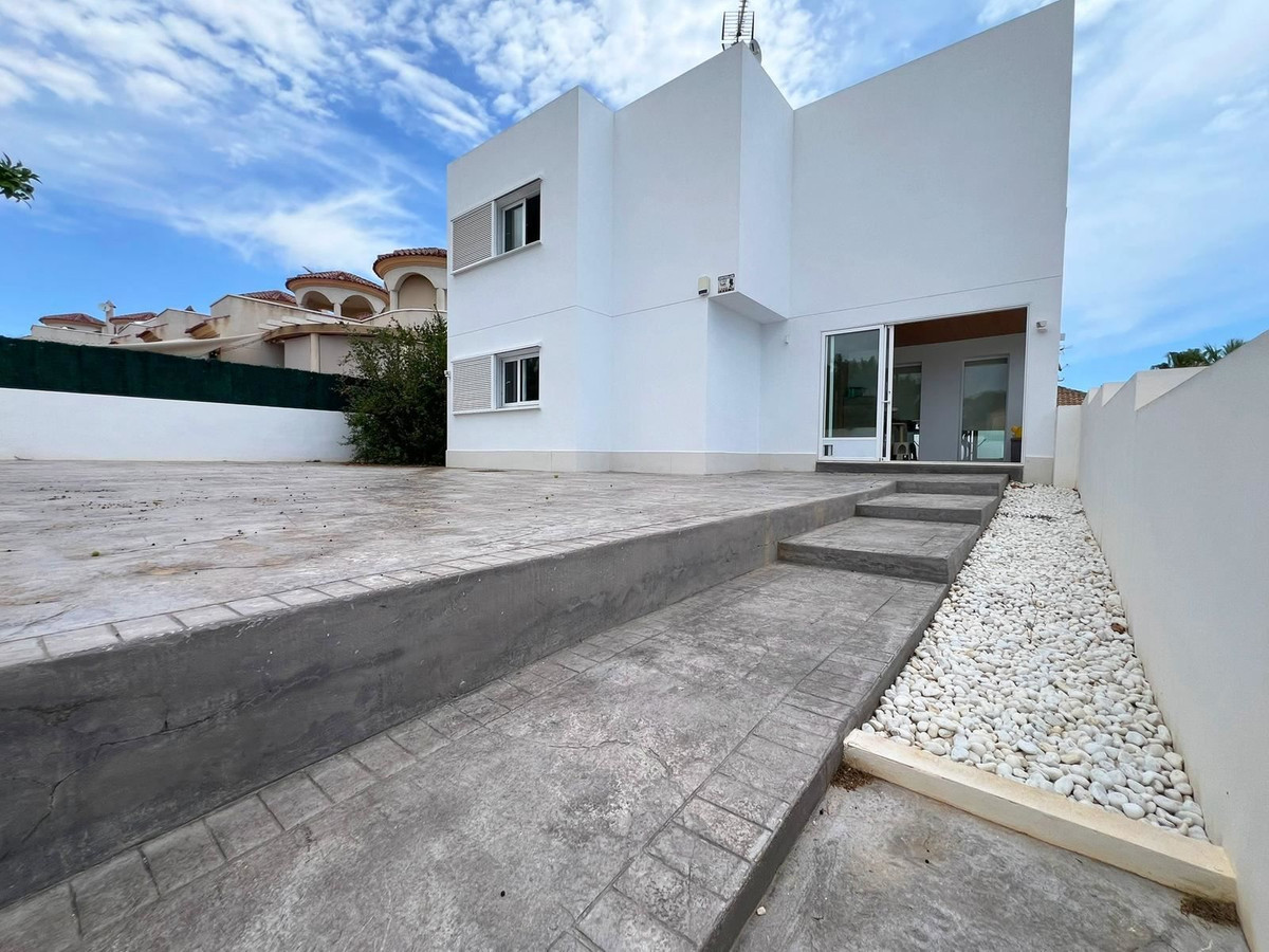 Se vende Villa - Chalet de 5 dormitorios en Costa Blanca, Alicante, España