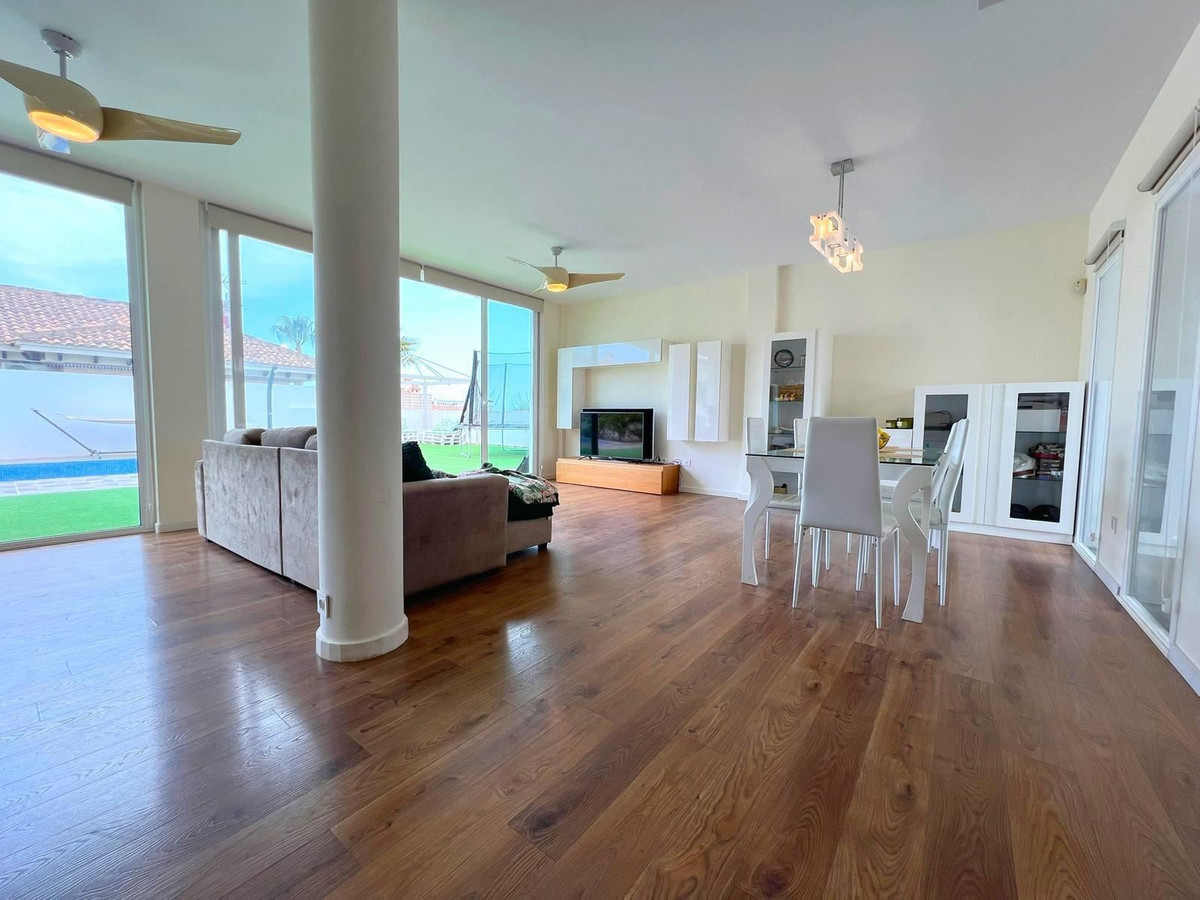 Se vende Villa - Chalet de 5 dormitorios en Costa Blanca, Alicante, España