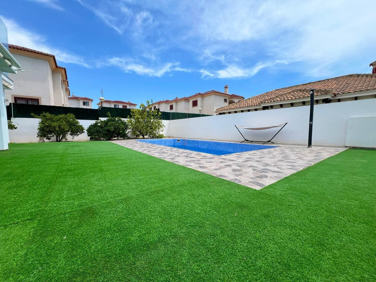 Se vende Villa - Chalet de 5 dormitorios en Costa Blanca, Alicante, España