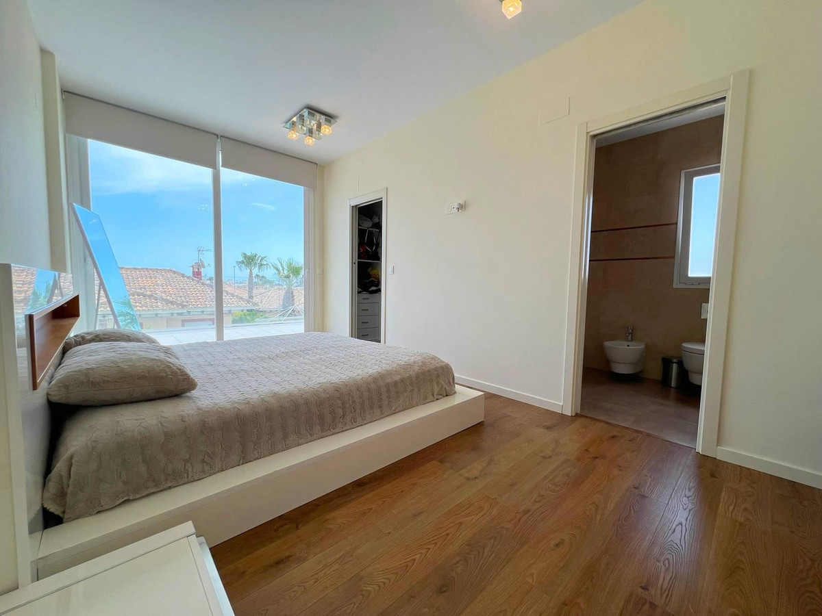 Se vende Villa - Chalet de 5 dormitorios en Costa Blanca, Alicante, España