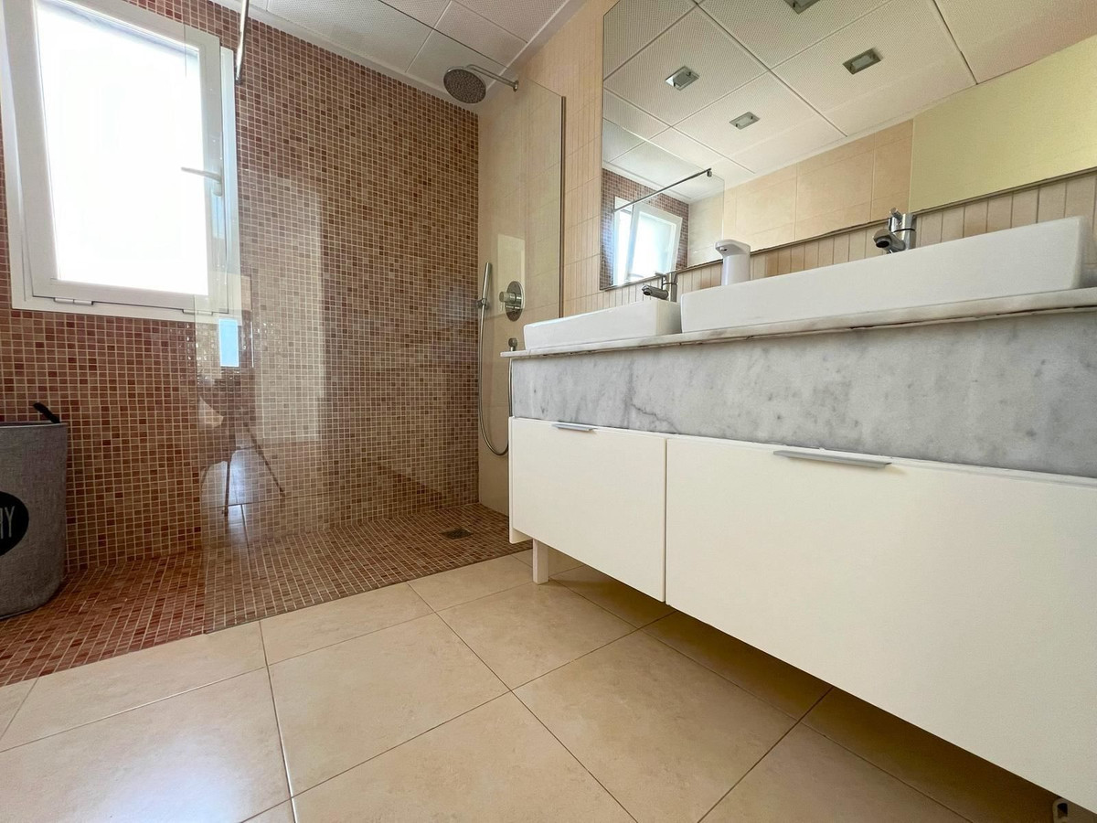 Se vende Villa - Chalet de 5 dormitorios en Costa Blanca, Alicante, España