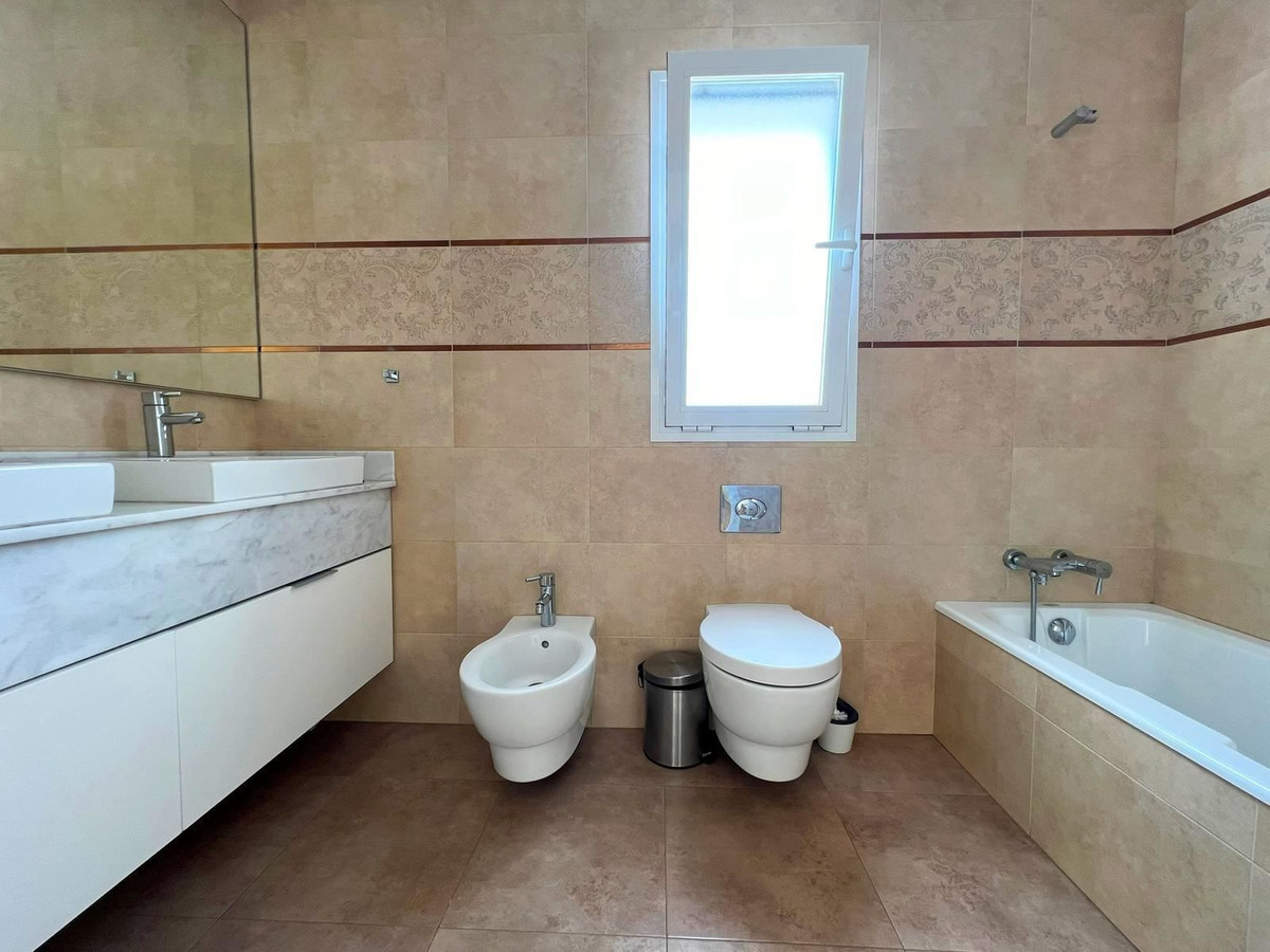 Se vende Villa - Chalet de 5 dormitorios en Costa Blanca, Alicante, España