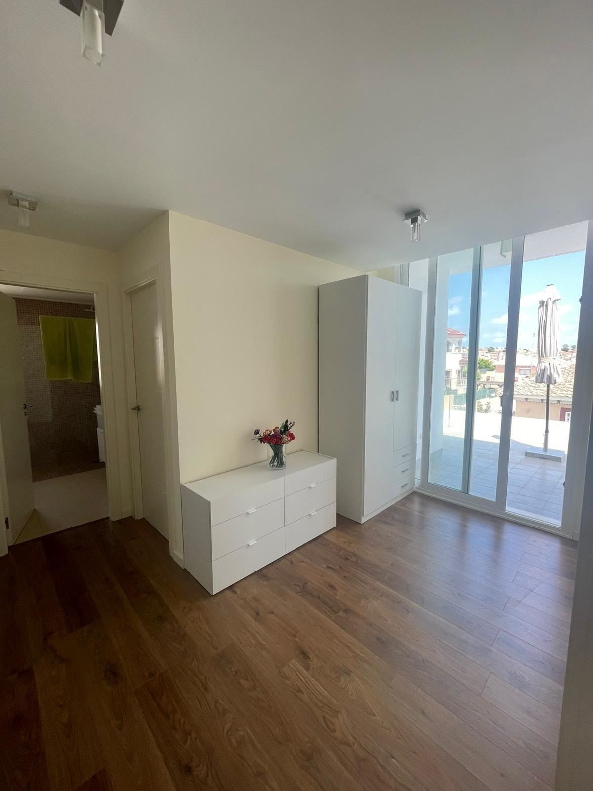 Se vende Villa - Chalet de 5 dormitorios en Costa Blanca, Alicante, España