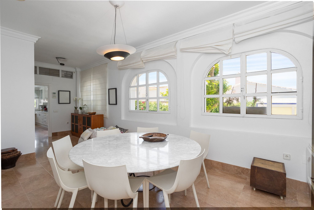 Se vende Villa - Chalet de 4 dormitorios en Costa Blanca, Alicante, España