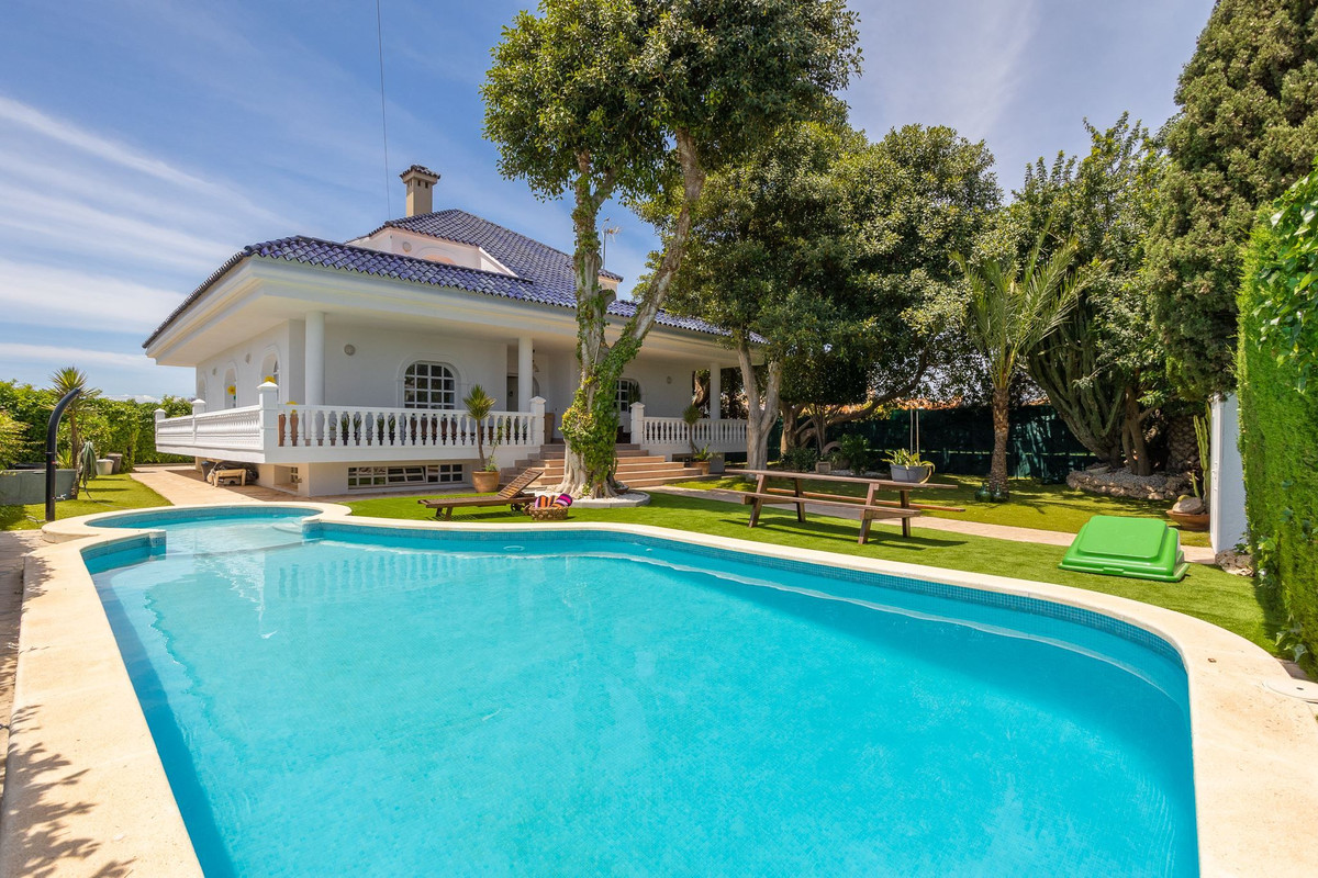 Se vende Villa - Chalet de 4 dormitorios en Costa Blanca, Alicante, España