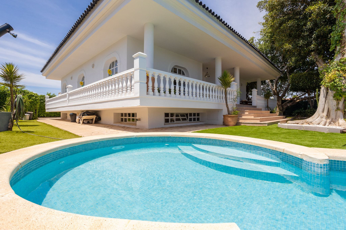 Se vende Villa - Chalet de 4 dormitorios en Costa Blanca, Alicante, España