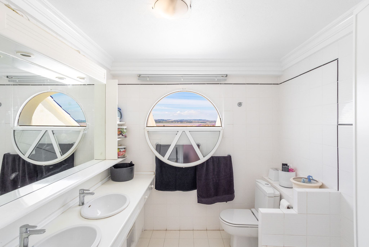 Se vende Villa - Chalet de 4 dormitorios en Costa Blanca, Alicante, España