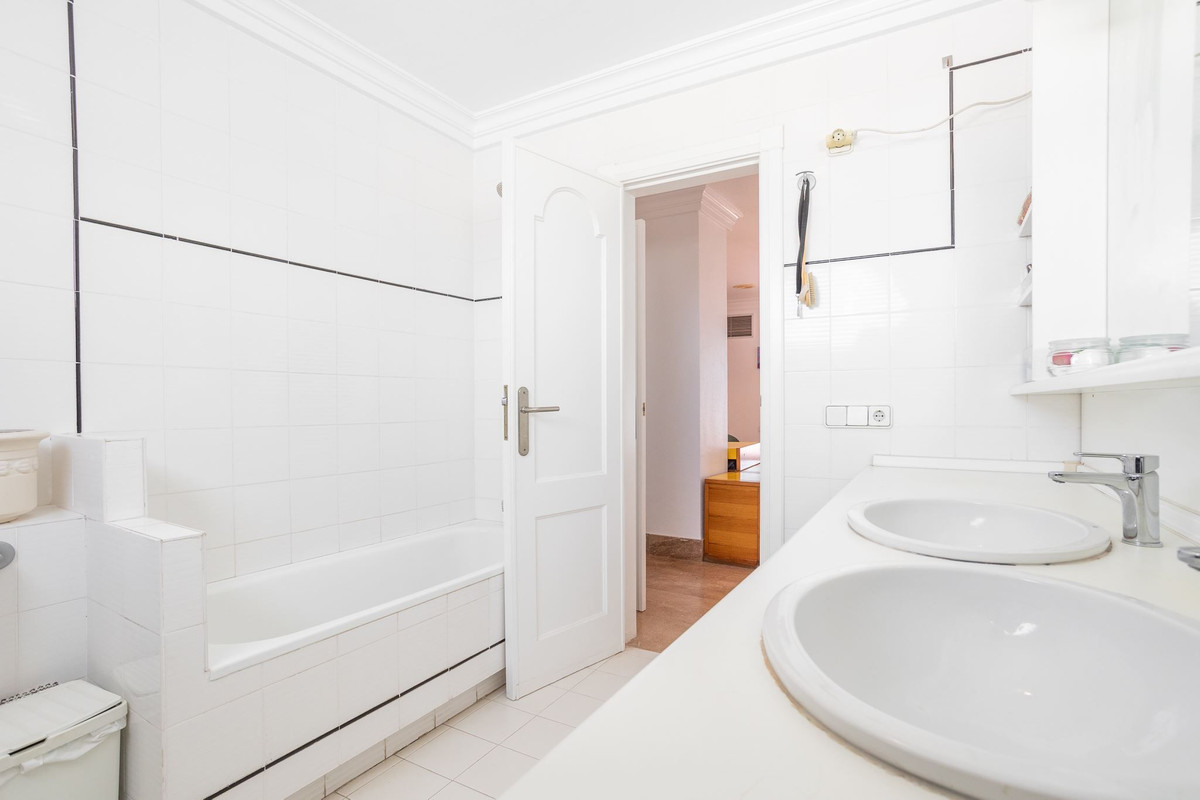 Se vende Villa - Chalet de 4 dormitorios en Costa Blanca, Alicante, España