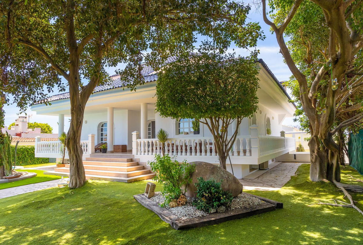 Se vende Villa - Chalet de 4 dormitorios en Costa Blanca, Alicante, España