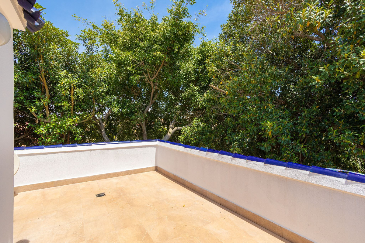 Se vende Villa - Chalet de 4 dormitorios en Costa Blanca, Alicante, España