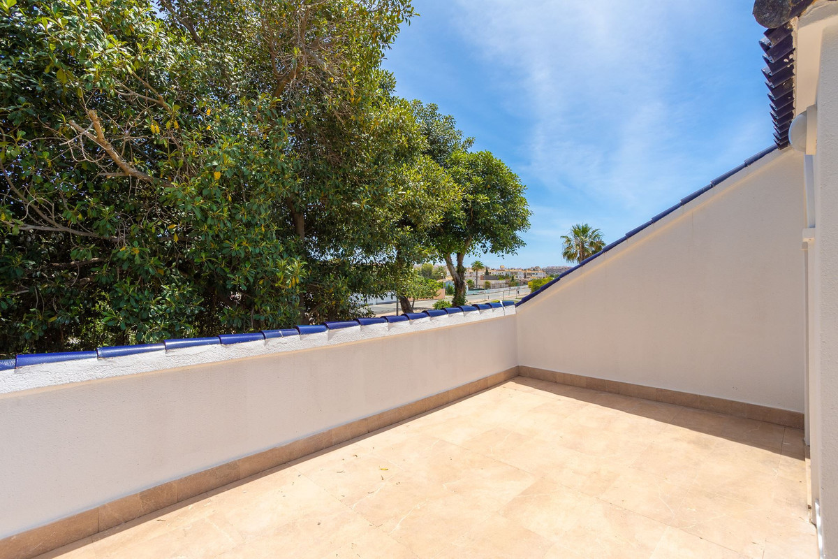 Se vende Villa - Chalet de 4 dormitorios en Costa Blanca, Alicante, España