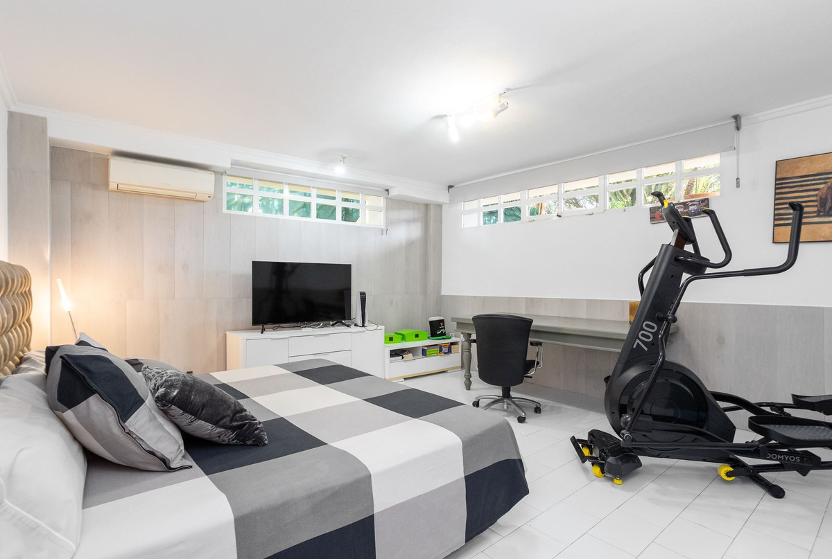 Se vende Villa - Chalet de 4 dormitorios en Costa Blanca, Alicante, España