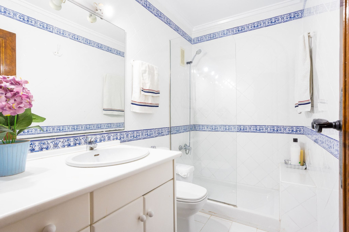 Se vende Villa - Chalet de 4 dormitorios en Costa Blanca, Alicante, España