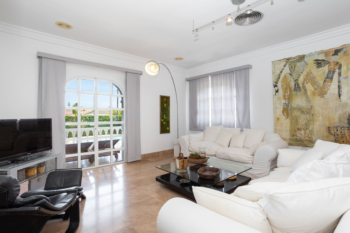 Se vende Villa - Chalet de 4 dormitorios en Costa Blanca, Alicante, España