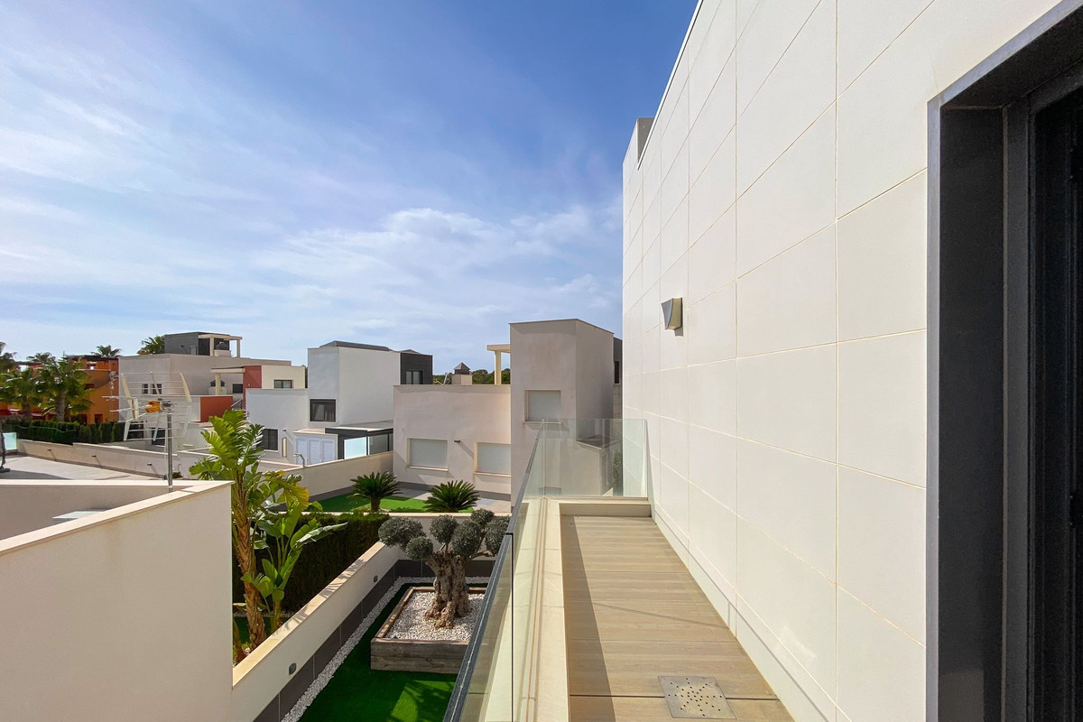 5 Bed Townhouse for sale in San Miguel De Salinas Costa Blanca, Alicante, Spain