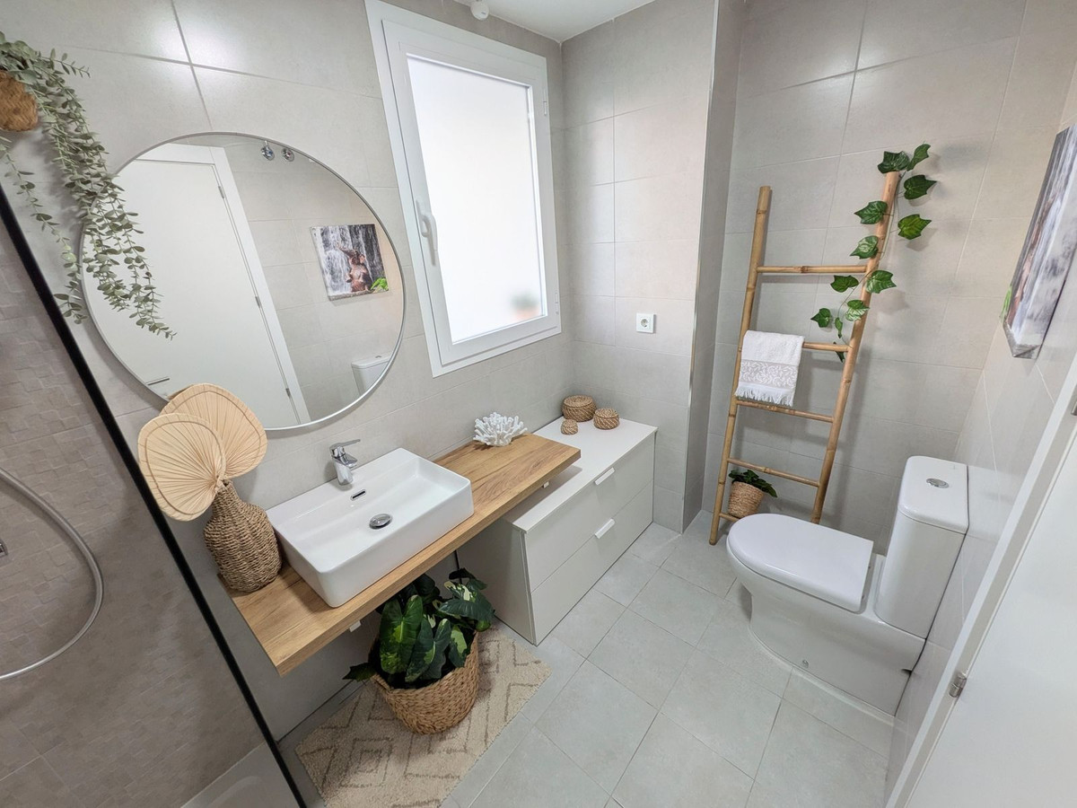 3 Bed Apartment for sale in Estepona Costa Del Sol, Málaga, Spain
