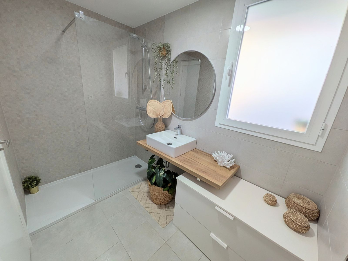 3 Bed Apartment for sale in Estepona Costa Del Sol, Málaga, Spain