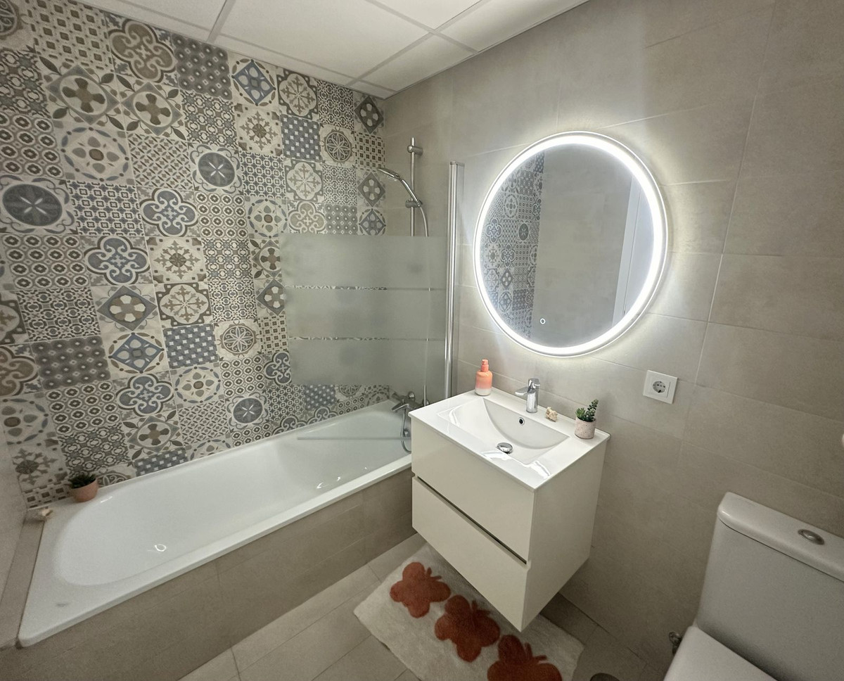 3 Bed Apartment for sale in Estepona Costa Del Sol, Málaga, Spain