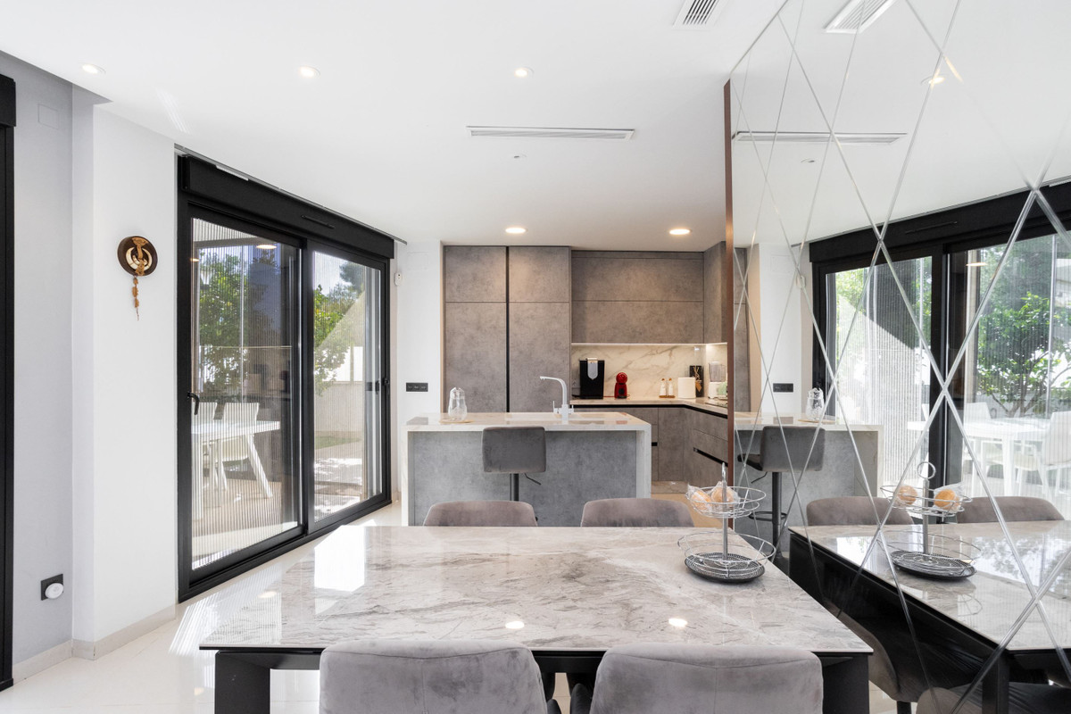 Se vende Villa - Chalet de 3 dormitorios en Costa Blanca, Alicante, España
