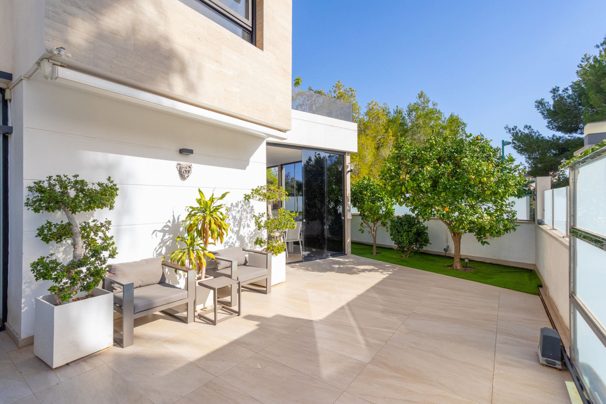 Se vende Villa - Chalet de 3 dormitorios en Costa Blanca, Alicante, España