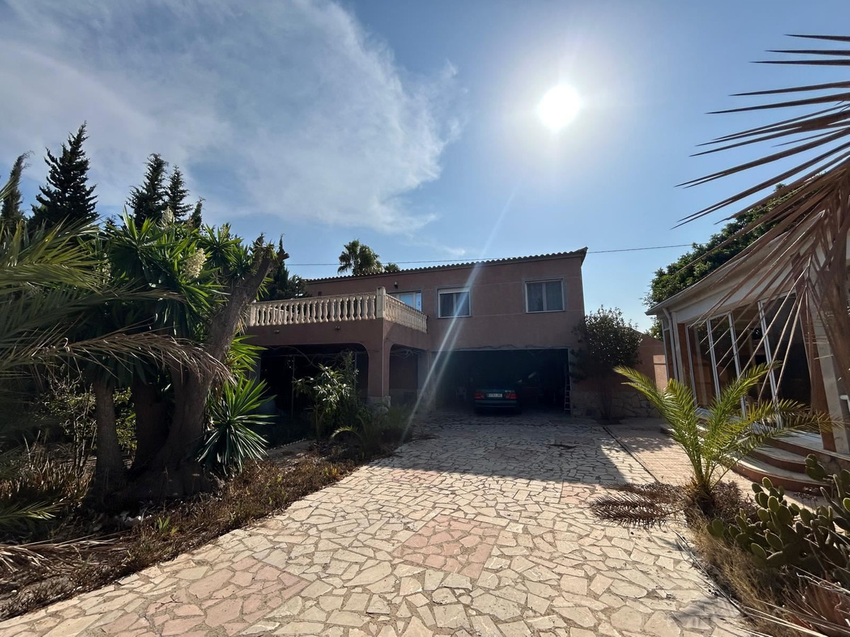 Se vende Villa - Chalet de 6 dormitorios en Costa Blanca, Alicante, España