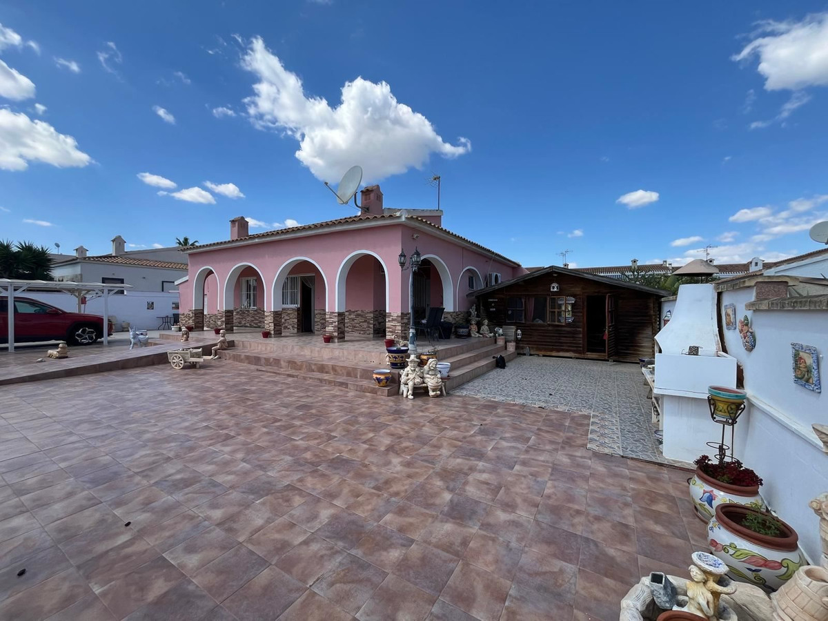 Se vende Villa - Chalet de 4 dormitorios en Costa Blanca, Alicante, España