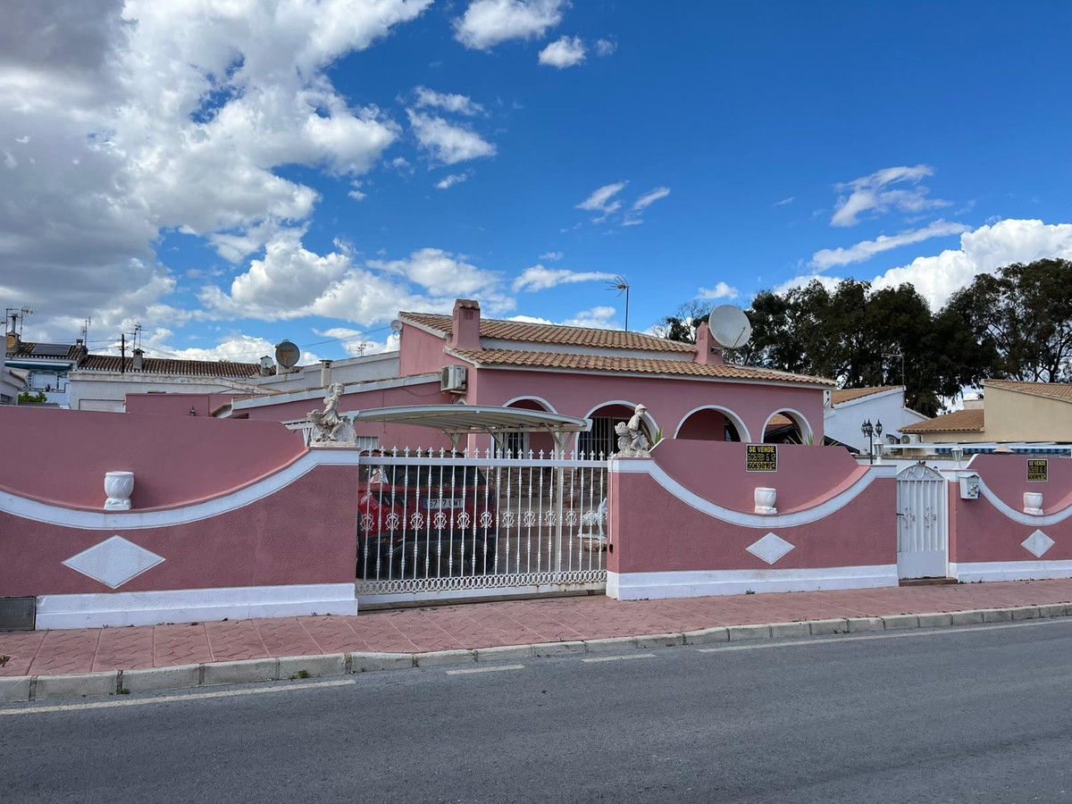 Se vende Villa - Chalet de 4 dormitorios en Costa Blanca, Alicante, España