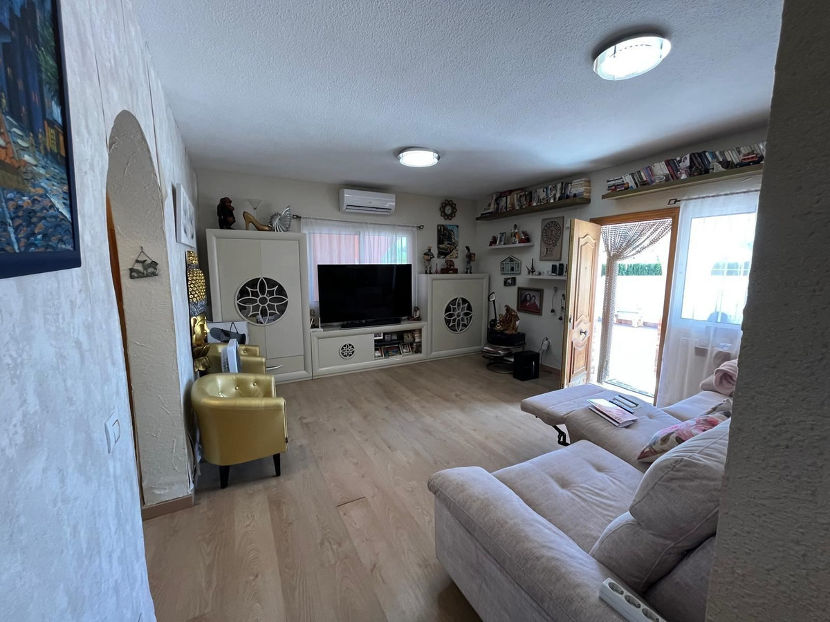 Se vende Villa - Chalet de 4 dormitorios en Costa Blanca, Alicante, España