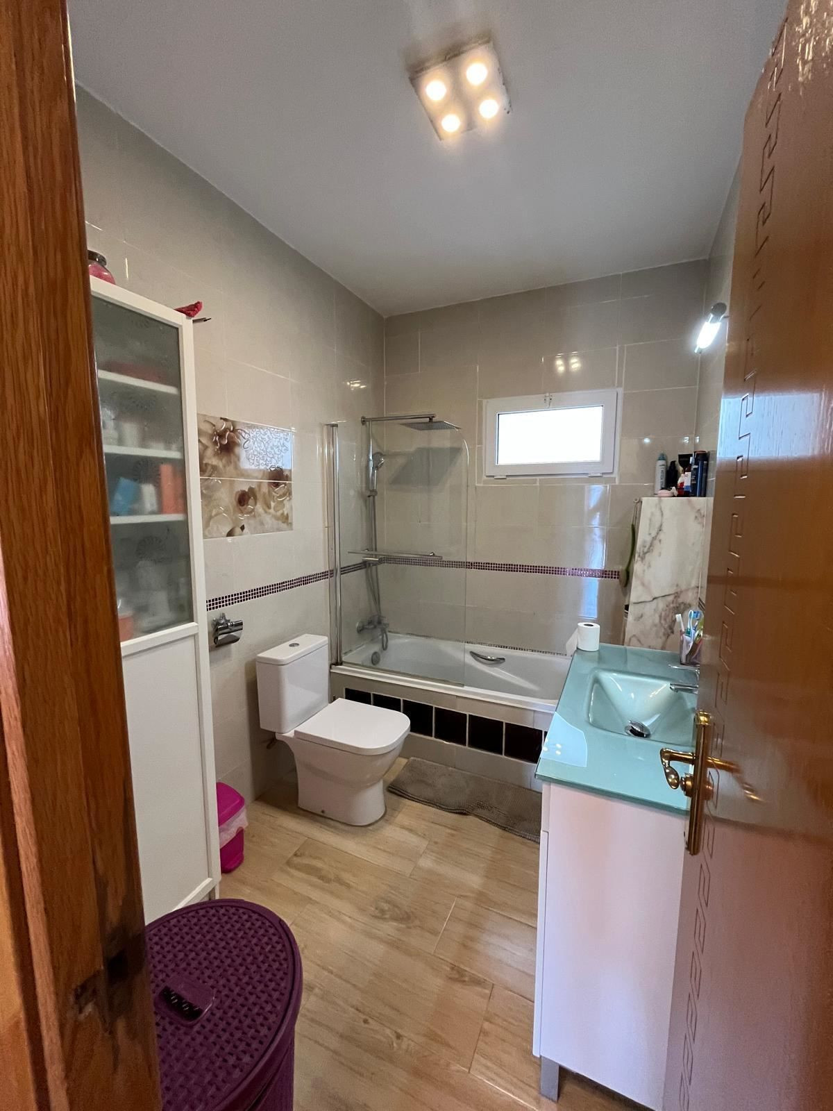 Se vende Villa - Chalet de 4 dormitorios en Costa Blanca, Alicante, España