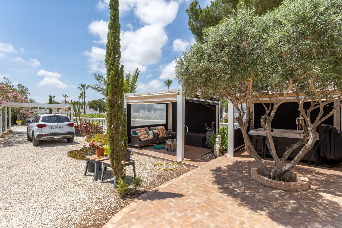 4 Bed Townhouse for sale in Villamartin Costa Blanca, Alicante, Spain