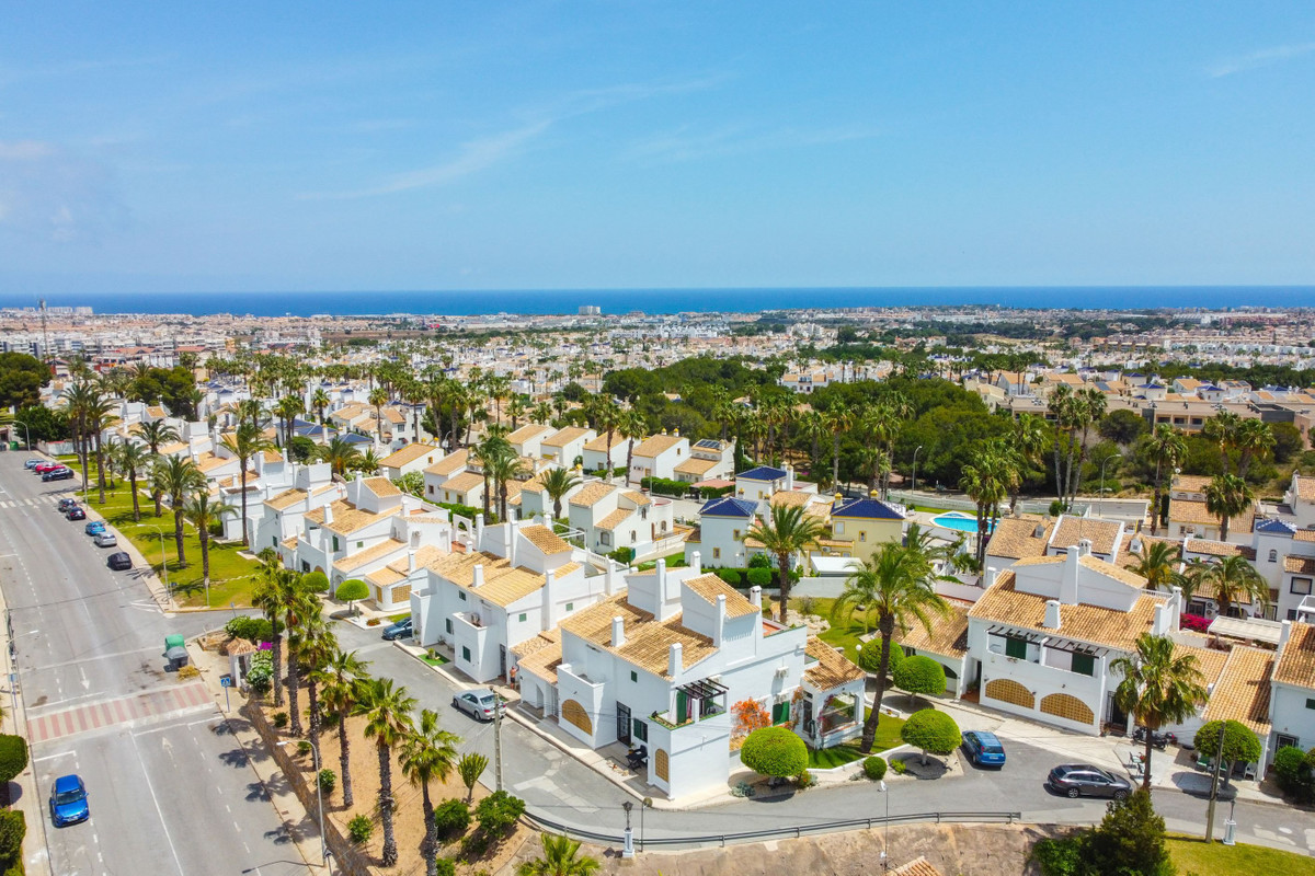 4 Bed Townhouse for sale in Villamartin Costa Blanca, Alicante, Spain