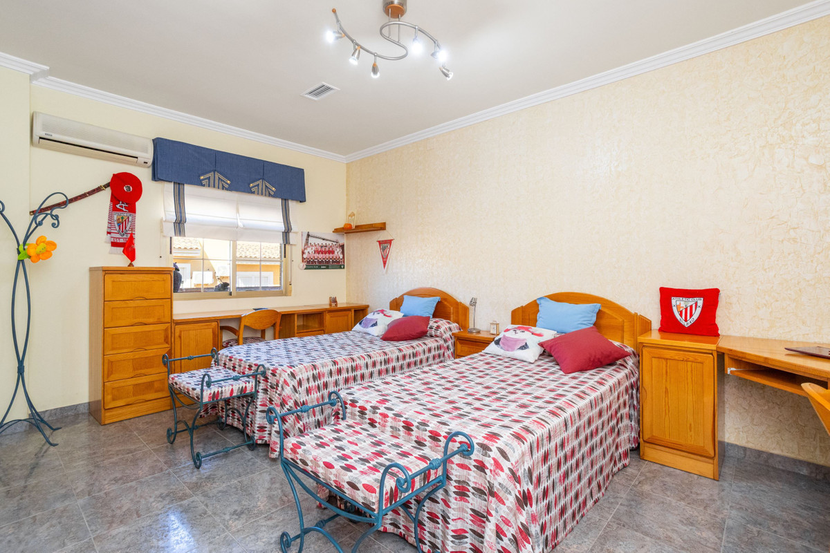 Se vende Villa - Chalet de 4 dormitorios en Costa Calida, Murcia, España