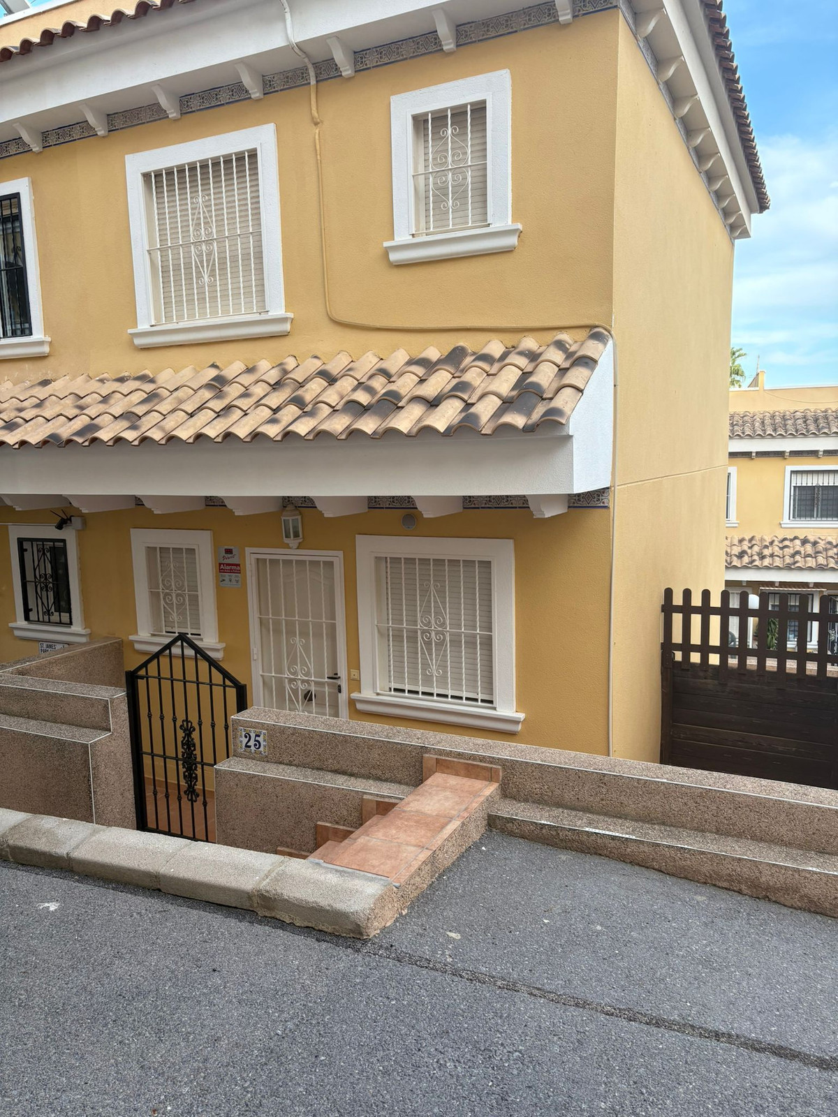 2 Bed Townhouse for sale in Algorfa Costa Blanca, Alicante, Spain