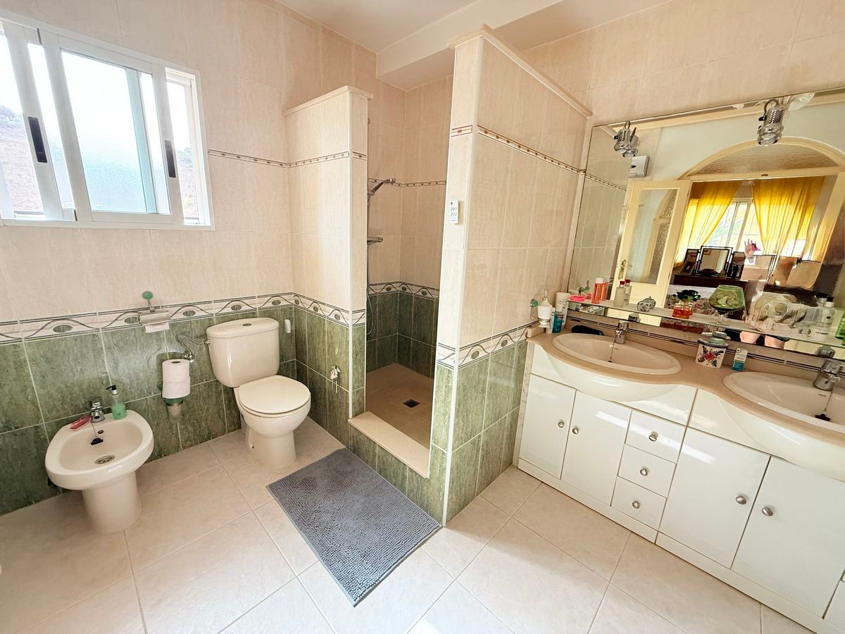 Se vende Villa - Chalet de 4 dormitorios en Costa Blanca, Alicante, España