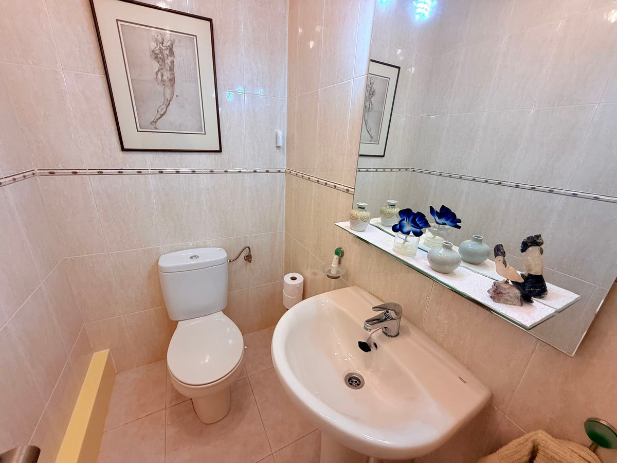 Se vende Villa - Chalet de 4 dormitorios en Costa Blanca, Alicante, España