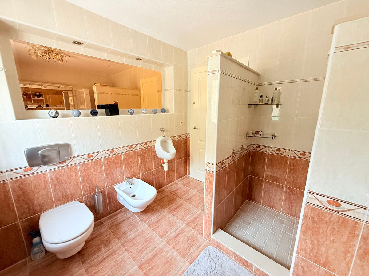 Se vende Villa - Chalet de 4 dormitorios en Costa Blanca, Alicante, España