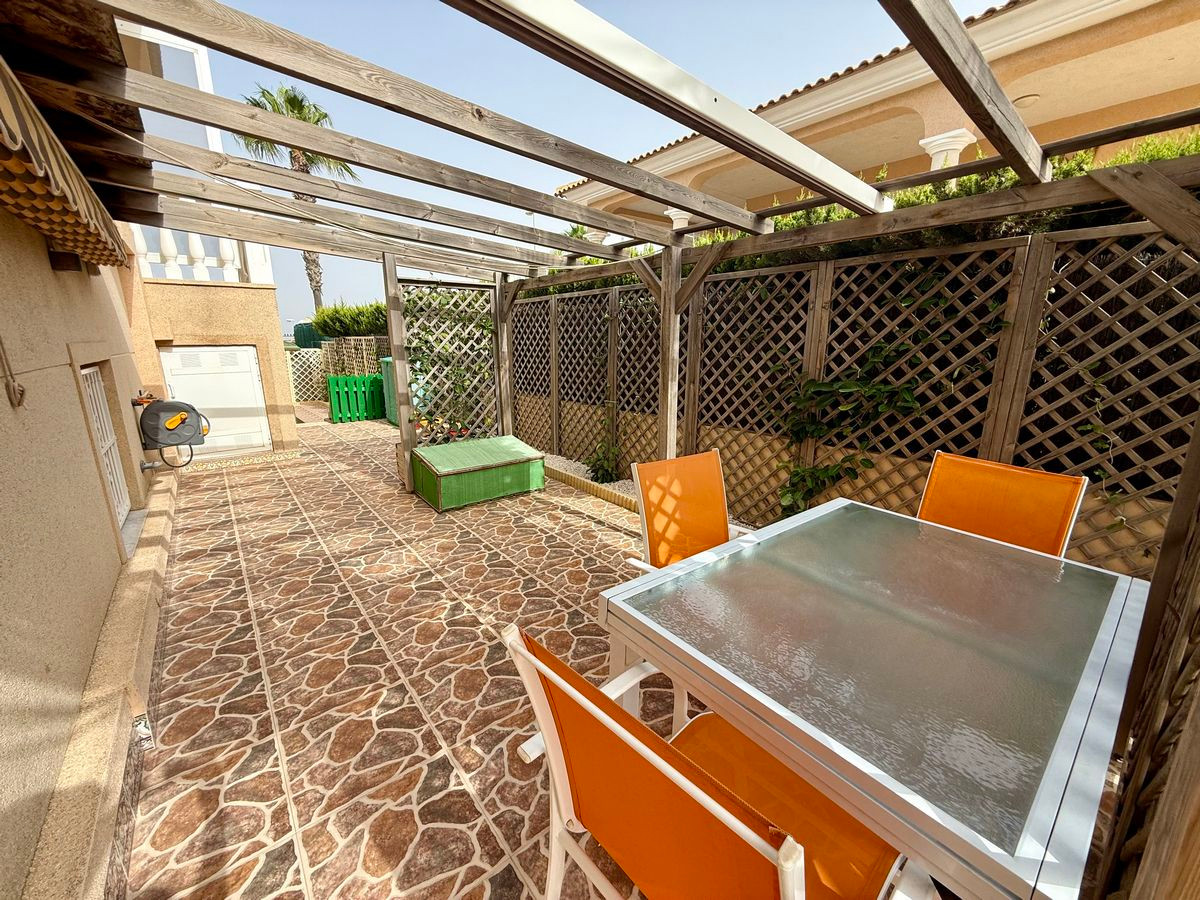 Se vende Villa - Chalet de 4 dormitorios en Costa Blanca, Alicante, España